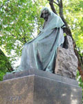 Памятник Гоголю на Никитском бульваре, Москва.